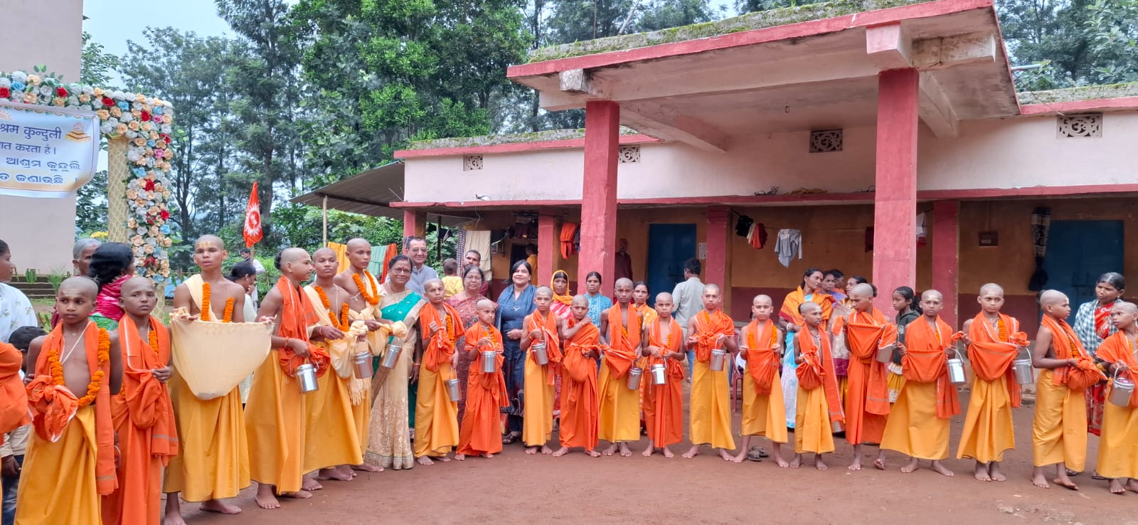 କୁନ୍ଦୁଲୀସ୍ଥିତ ଗୁରୁକୁଳ ଆଶ୍ରମରେ ଉପନୟନ ସଂସ୍କାର କାର୍ଯ୍ୟକ୍ରମ ଅନୁଷ୍ଠିତ