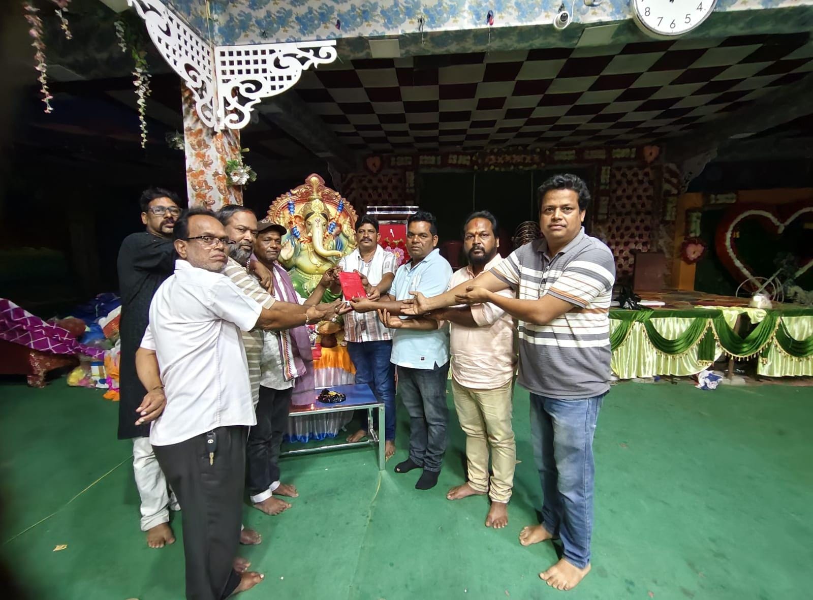 ପାରିବାରିକ ଓ ସାମାଜିକ ବାର୍ତ୍ତା ନେଇ ମଞ୍ଚକୁ ଆସୁଛି ‘ବାବୁ ମୁଠେ ଭିକ ଦିଅ’