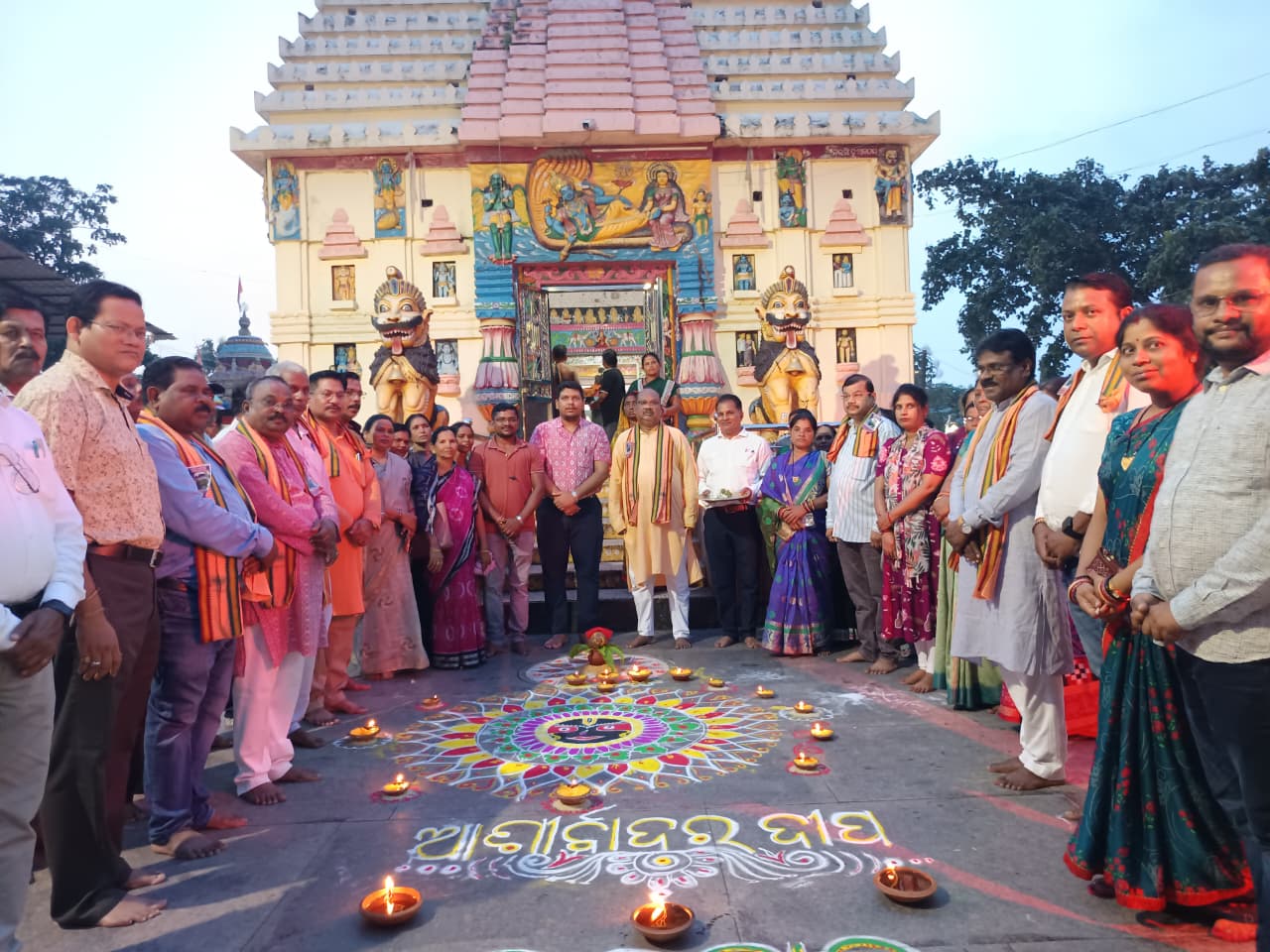 ଫୁଲବାଣୀ ଜଗନ୍ନାଥ ମନ୍ଦିରରେ ‘ସେବା ସଂକଳ୍ପ ପର୍ବ’: ପ୍ରଦୀପ ପ୍ରଜ୍ଜ୍ୱଳନ ସହ ମାସବ୍ୟାପୀ ଅଭିଯାନର ଶୁଭାରମ୍ଭ*...