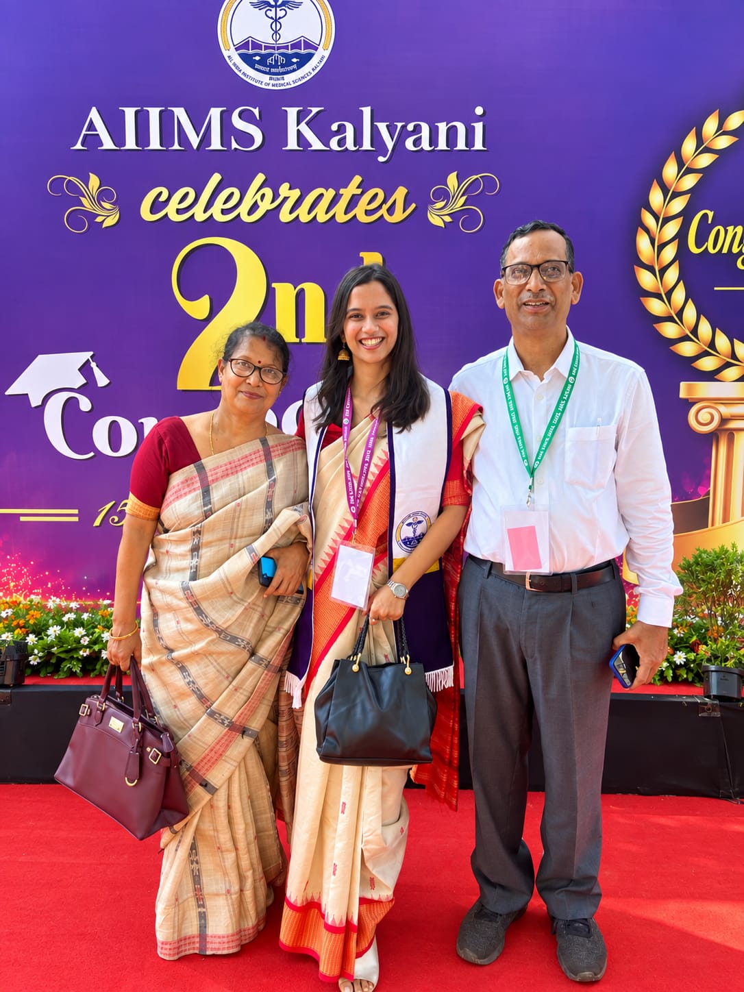 ଏମ୍‌ସ କଲ୍ୟାଣୀରୁ ଏମ୍‌ବିବିଏସ୍‌ରେ ସ୍ୱର୍ଣ୍ଣପଦକ ହାସଲ କଲେ ଗୁରାଣ୍ଡିର ଝିଅ ଶର୍ମିଷ୍ଠା ରାଉତ ।