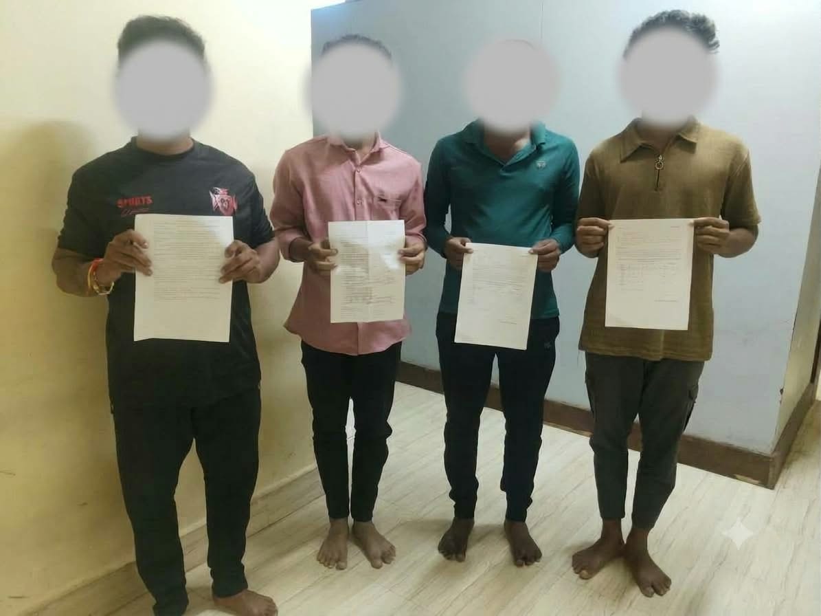 ସର୍ବସାଧାରଣ ସ୍ଥାନରେ ମଦ୍ୟପାନ କରି ୪ ଅଟକ ।