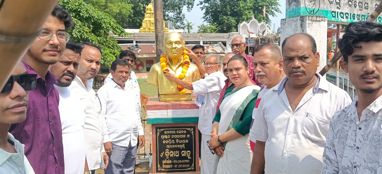 ଗାନ୍ଧୀ ଜୟନ୍ତୀରେ ଗଜପତି ଜିଲ୍ଲା କଂଗ୍ରେସର ପୁଷ୍ପାର୍ପଣ ।
