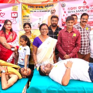ଲିଭ ଫର ଅଦର୍ସ ଓ ଏସଏସପିଏଲର ରକ୍ତଦାନ ଶିବିର, ୩୩ ୟୁନିଟରକ୍ତ ସଂଗ୍ରହ ଓ ଉଲ୍ଲେଖନୀୟ ବ୍ୟକ୍ତିତ୍ବଙ୍କୁ ସମ୍ମାନ ପ୍ରଦାନ