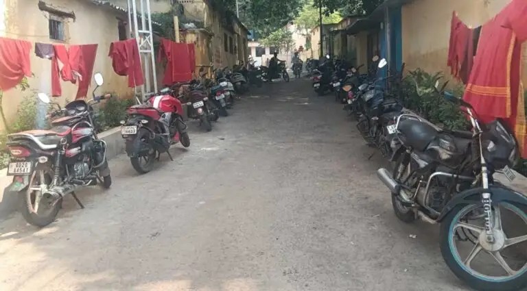 ଜନସ୍ୱାସ୍ଥ୍ୟ ବିଭାଗ ଅଫିସ ପରିସର ପାଲଟିଛି ଦୁଇ ଚକିଆ ମଟର ଯାନ ପାର୍କିଂ ପ୍ଲେସ ।