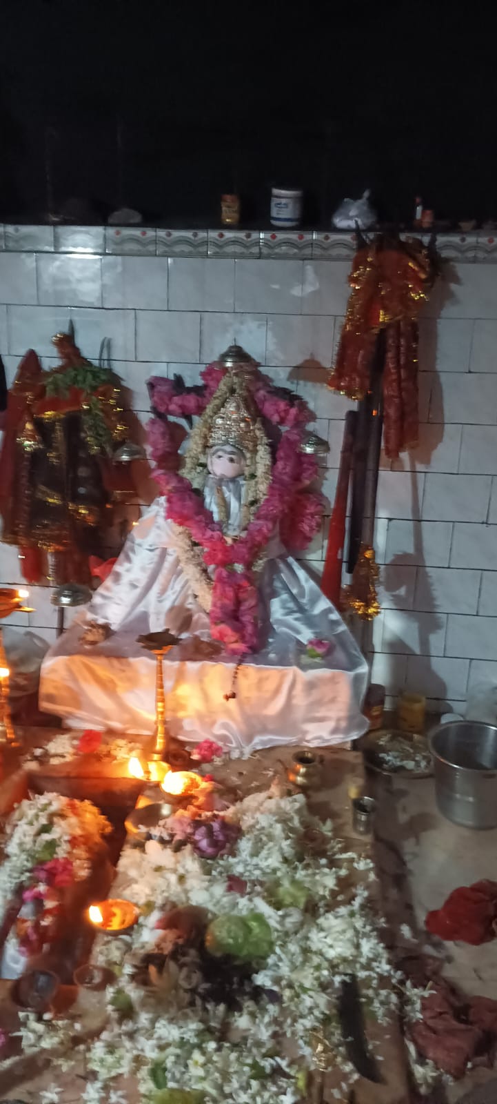 ରେମଣ୍ଡା ମାଁ ସମଲେଶ୍ଵରୀ ମନ୍ଦିର ଠାରେ ମାଁ ସମଲେଇଶ୍ବରୀ ଦେବୀ ଙ୍କ ଧବଳ ମୁଖୀ ଦର୍ଶନ ଅନୁଷ୍ଠିତ ହୋଇଯାଇଛି।