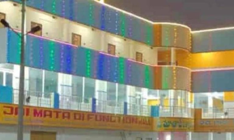 ପାରଳାଖେମୁଣ୍ଡି ଉପକଣ୍ଠ ଦେବିତୀ ଗ୍ରାମ ନିକଟରେ ଜୟମାତାଦି କଲ୍ୟାଣ ମଣ୍ଡପ ଠାରେ ଚାଲିଥିବା ଏକ ବଡ଼ଧରଣର ଜୁଆ ଆଡ୍ଡା ଉପରେ ଚଢାଉ ୧୨ ଲକ୍ଷ ଟଙ୍କା ଜବତ ୭୦ ଗିରଫ ।