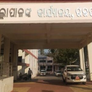 ପାରଳା ସହରର ମୁଖ୍ୟ ରାସ୍ତା ପ୍ରଶସ୍ତିକରଣରେ ବାଧକ କିଏ? ଦୁର୍ଘଟଣା ବଢ଼ାଉଛି ଚିନ୍ତା