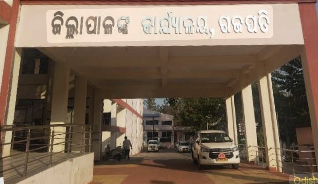 ପାରଳା ସହରର ମୁଖ୍ୟ ରାସ୍ତା ପ୍ରଶସ୍ତିକରଣରେ ବାଧକ କିଏ? ଦୁର୍ଘଟଣା ବଢ଼ାଉଛି ଚିନ୍ତା