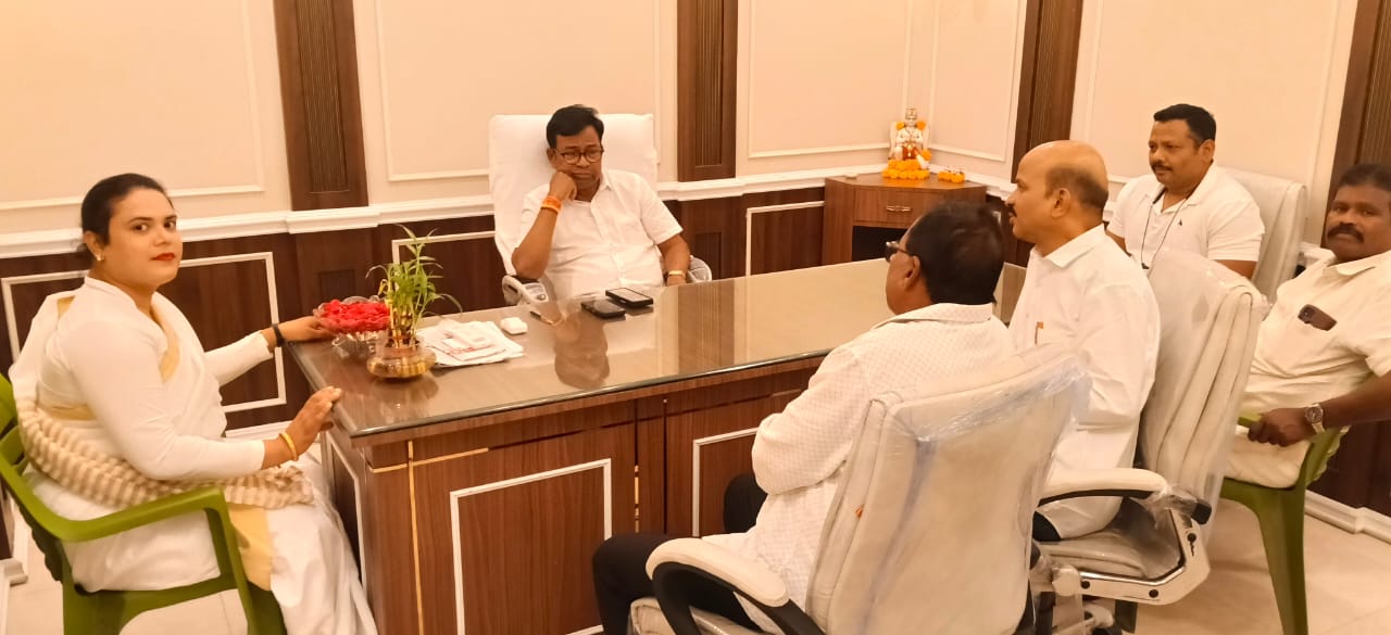 ଓଡ଼ିଶା ପିସିସି ସଭାପତି ଭକ୍ତଚରଣ ଦାସ ଓ AICC ନେତୃବୃନ୍ଦଙ୍କୁ ଭେଟିଲେ ଜସ୍ମିନ୍ ଶେଖଙ୍କ ସମେତ ଗଜପତି ଜିଲ୍ଲା କଂଗ୍ରେସ ନେତୃବୃନ୍ଦ ।