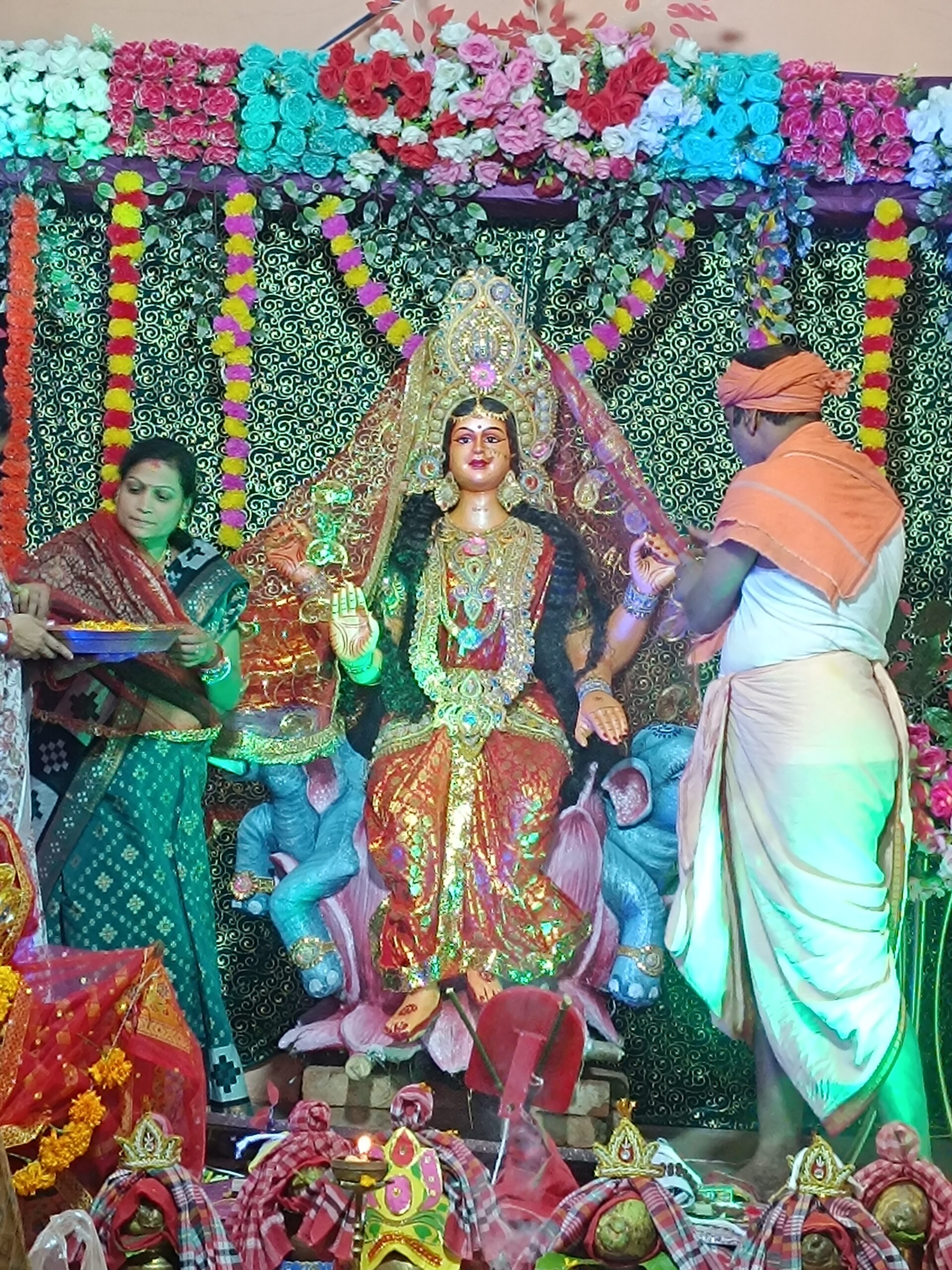 AEF ମାର୍କେଟରେ ମା’ ଲକ୍ଷ୍ମୀଙ୍କ ପୂଜା, ଭକ୍ତିମୟ ପରିବେଶରେ ପୂଜାର୍ଚ୍ଚନା
