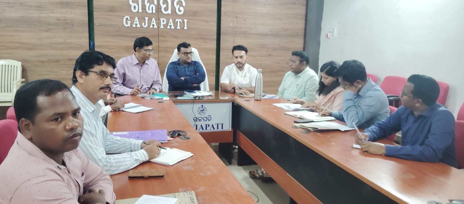 ଜିଲ୍ଲାପାଳଙ୍କ ଅଧ୍ୟକ୍ଷତାରେ ଆୟୋଜିତ ବାତ୍ୟା ମୁକାବିଲା ପାଇଁ ପ୍ରସ୍ତୁତି ବୈଠକରେ ଯୋଗ ଦେଲେ ବିଧାୟକ ।