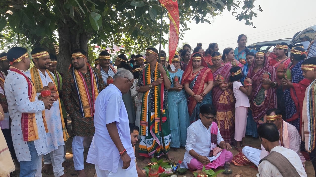 ଖଣ୍ଡହଥା ଆନ୍ଧ୍ର କ୍ୟାମ୍ପରେ ଗଜଲକ୍ଷ୍ମୀ ପୂଜାର କଳସ ଯାତ୍ରା ସମ୍ପନ୍ନ