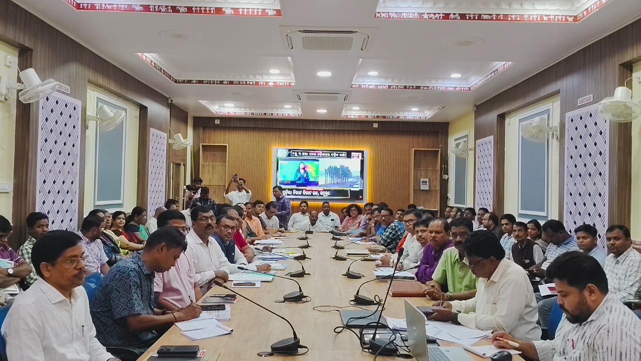 ସମ୍ଭାବ୍ୟ ବାତ୍ୟା ମୁକାବିଲା ପାଇଁ କନ୍ଧମାଳରେ ମନ୍ତ୍ରୀଙ୍କ ସମୀକ୍ଷା