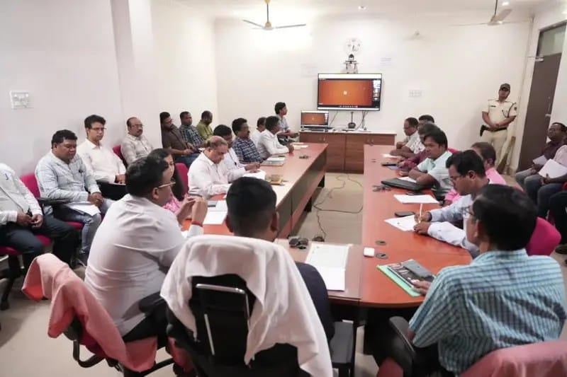 ସମ୍ଭାବ୍ୟ ବାତ୍ୟା 'ଅର୍ଣ୍ଣବ'ର ମୁକାବିଲା ପାଇଁ ମନ୍ତ୍ରୀ ଶ୍ରୀ ସୂର୍ଯ୍ୟବଂଶୀ ସୂରଜଙ୍କ ଉଚ୍ଚସ୍ତରୀୟ ବୈଠକ...