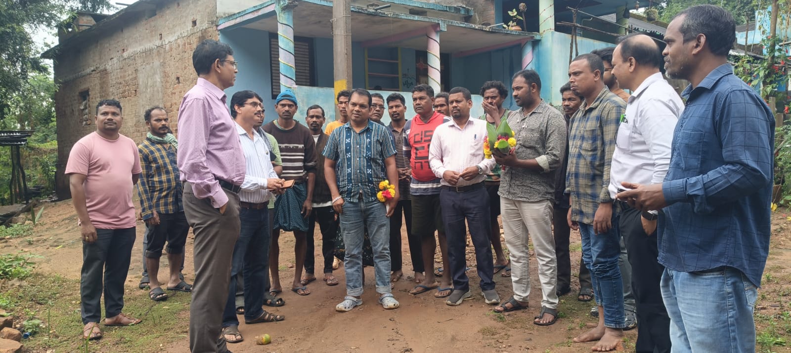 ଗୁମ୍ମା ବ୍ଲକର ବାରୁସିଂ ବାତ୍ୟା ଆଶ୍ରୟସ୍ଥଳୀ ପରିଦର୍ଶନ କଲେ ଜିଲ୍ଲା ନୋଡାଲ ଅଧିକାରୀ* ।